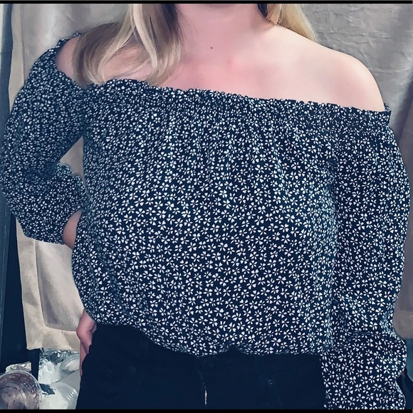 Brandy Melville Tops - Brandy Melville Off the Shoulder